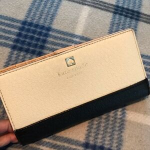 Kate Spade Cream and Black Wallet 6.5x3.5 EUC